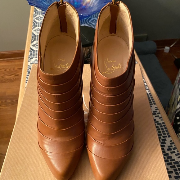 ❤️🖤 CL Orniron Booties 🖤❤️ - Picture 10 of 14